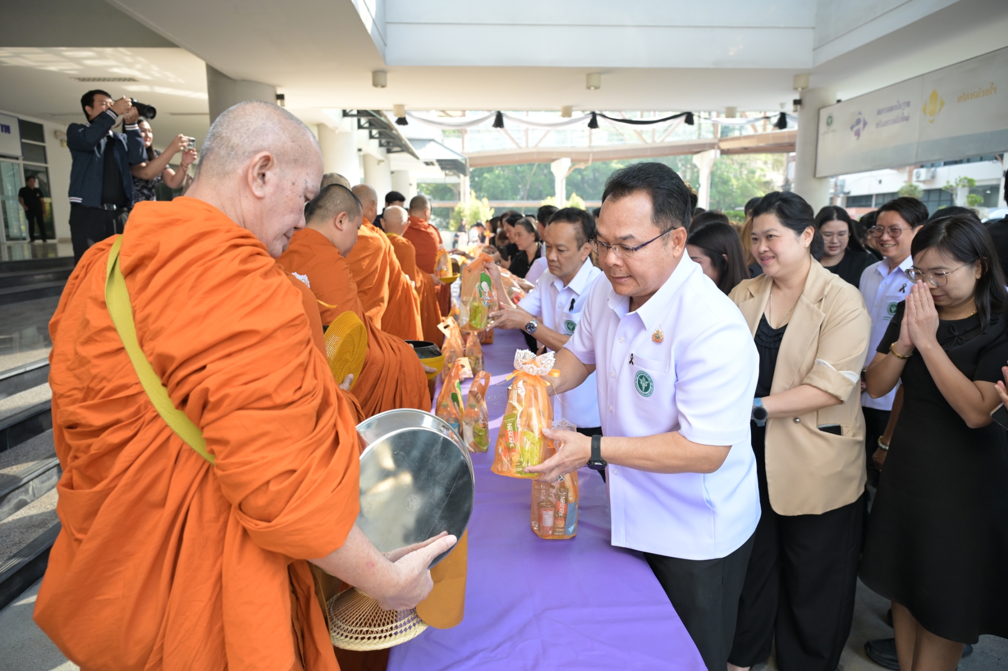 สลก.ร่วมทำบุญทำบุญตักบาตรและกิจกรรมสายสัมพันธ์ เสริมสร้างความสามัคคี และส่งเสริมองค์กร กรมสนับสนุน บริการสุขภาพ เนื่องในโอกาสวันขึ้นปีใหม่ ประจำปีพุทธศักราช 2569