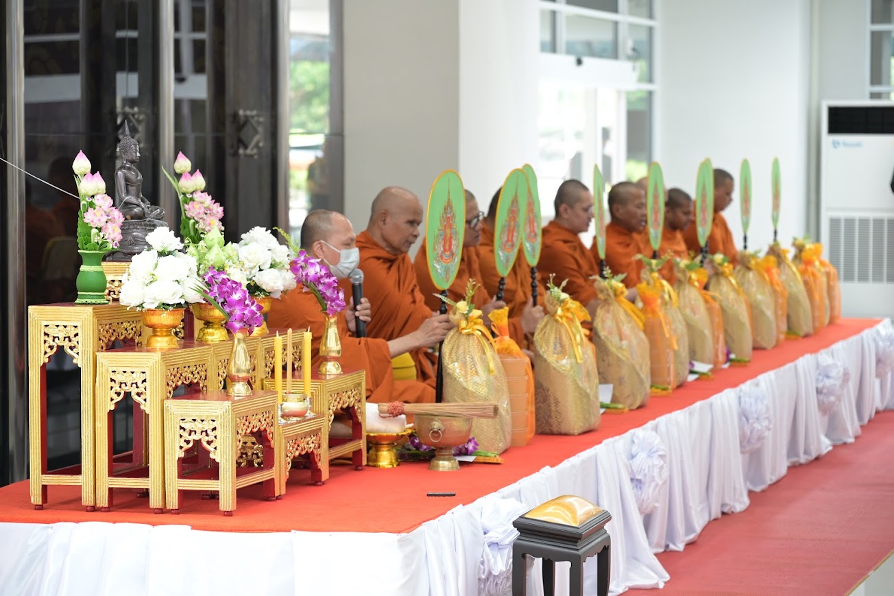 สลก.ร่วมพิธีทำบุญตักบาตร สรงน้ำพระและรดน้ำขอพรผู้บริหารอาวุโส เนื่องในวันสงกรานต์ ประจำปี  พ.ศ. ๒๕๖๙