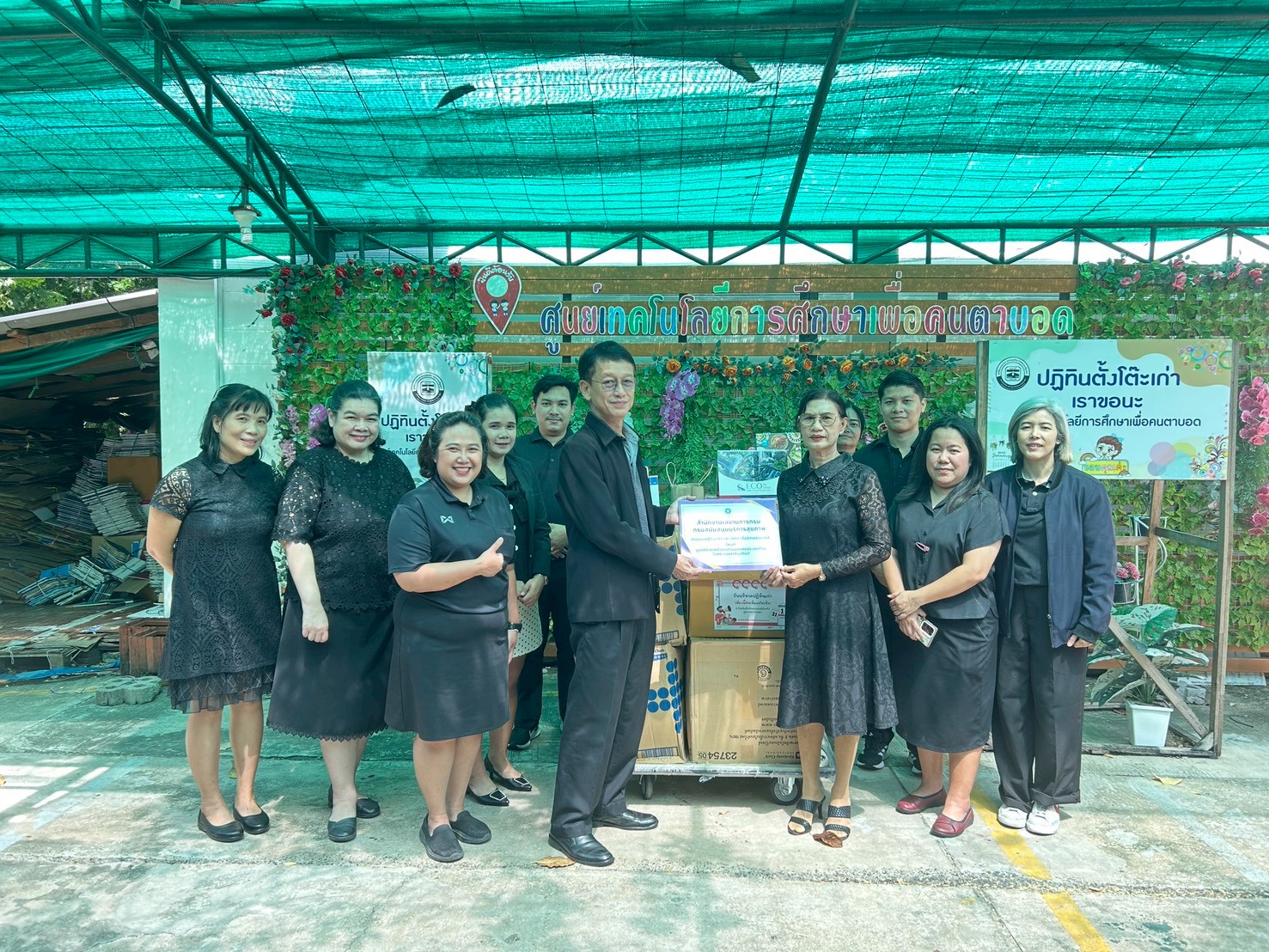 สลก. ส่งมอบปฏิทินเก่า เพื่อจัดทำสื่ออักษรเบรลล์ ให้แก่มูลนิธิช่วยเหลือคนตาบอดแห่งประเทศไทย ในพระบรมราชินูปถัมภ์